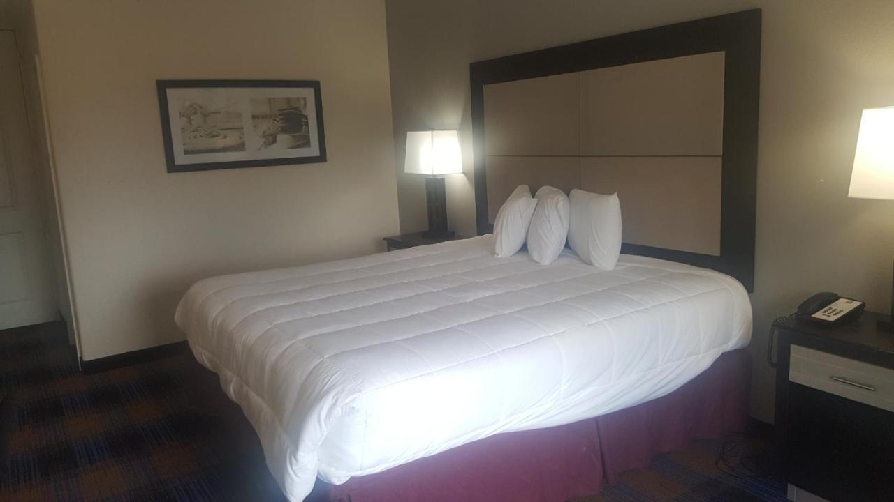 Regency Inn & Suites ペンサコーラ エクステリア 写真