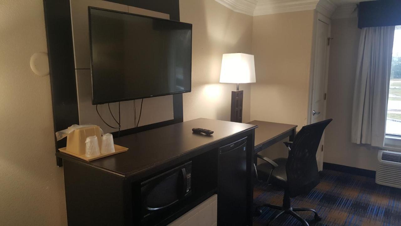 Regency Inn & Suites ペンサコーラ エクステリア 写真