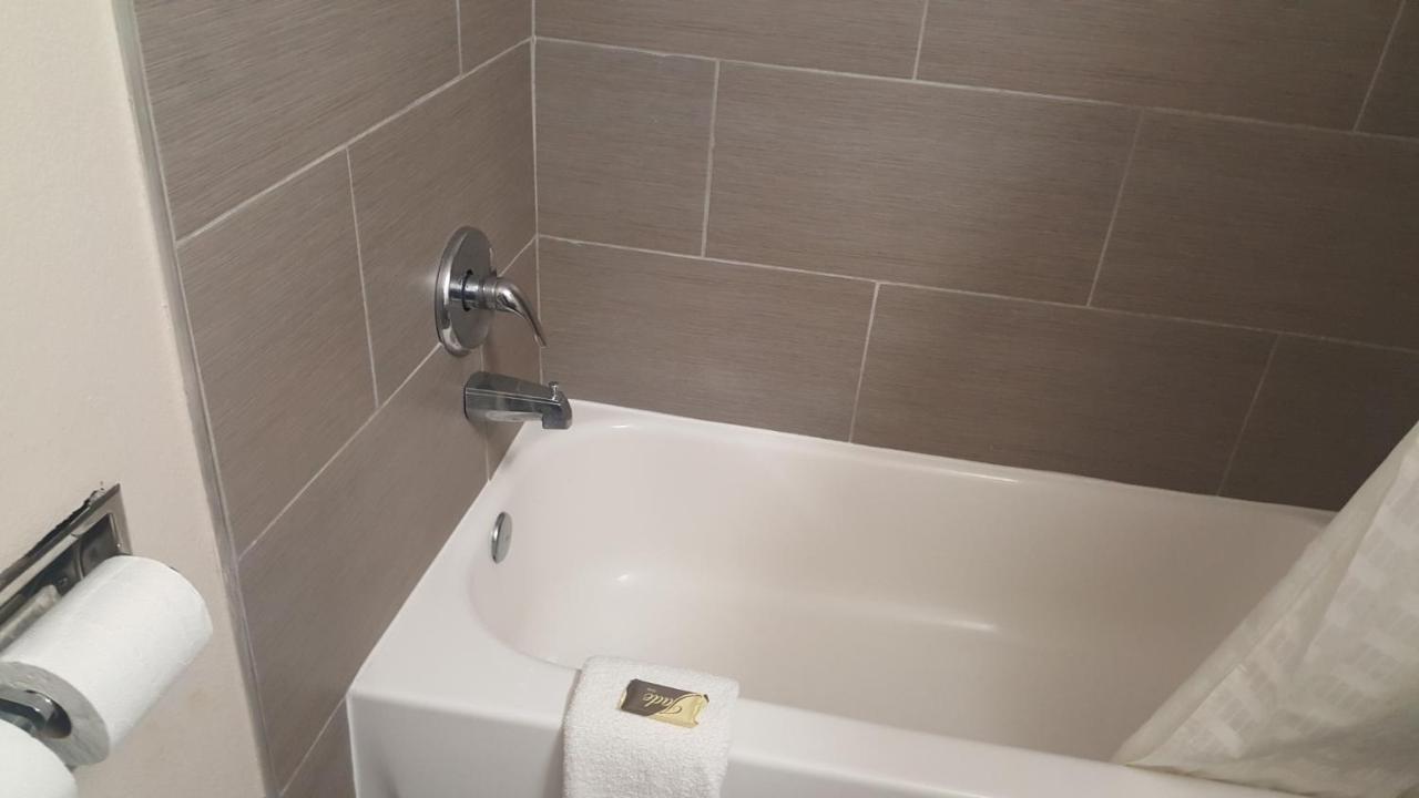 Regency Inn & Suites ペンサコーラ エクステリア 写真