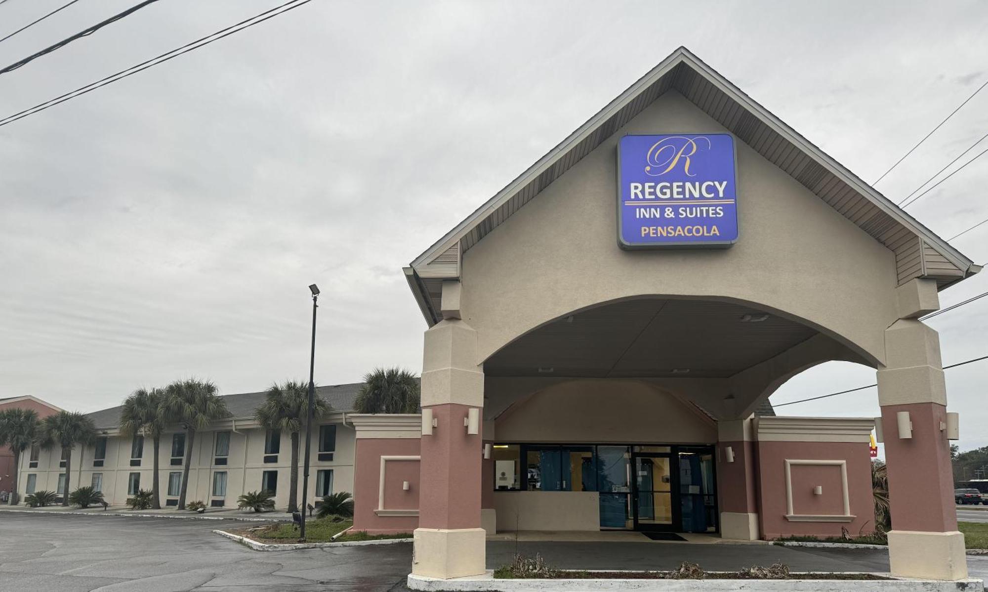 Regency Inn & Suites ペンサコーラ エクステリア 写真