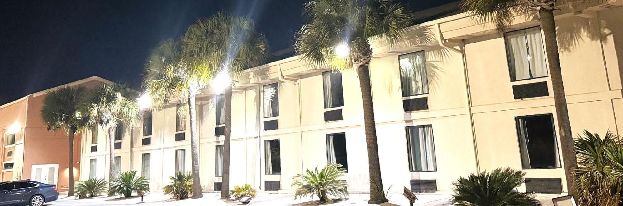 Regency Inn & Suites ペンサコーラ エクステリア 写真